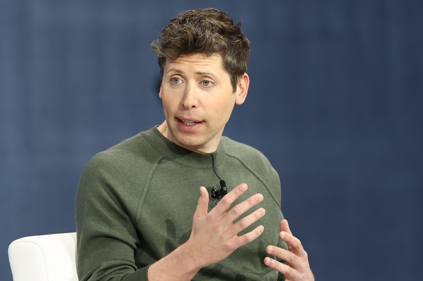 Meta offered $100m bonuses to lure OpenAI staff, Altman alleges