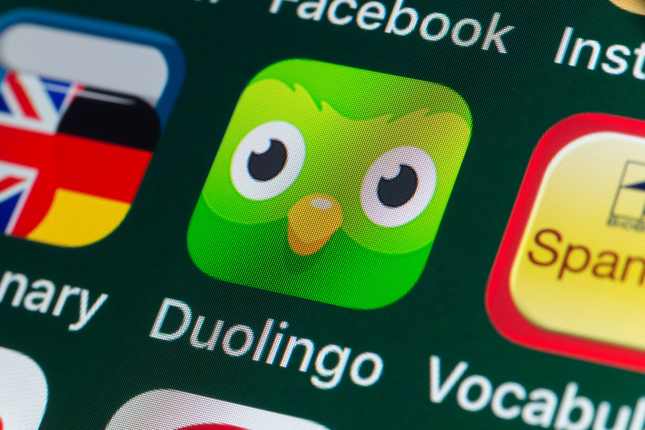 Duolingo defies AI backlash with soaring revenue, user growth